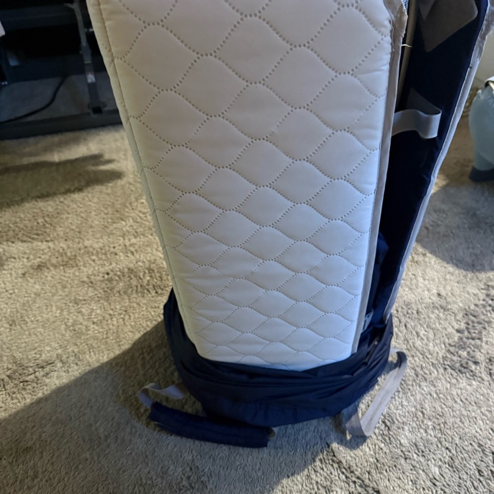 Nuna Pack and Play Travel Crib w/ Mattress & Carry Bag – Navy – Clean - Picture 7 of 9